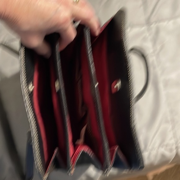 Donating 💛Liz Claiborne black crocdile hand bag - Picture 5 of 14